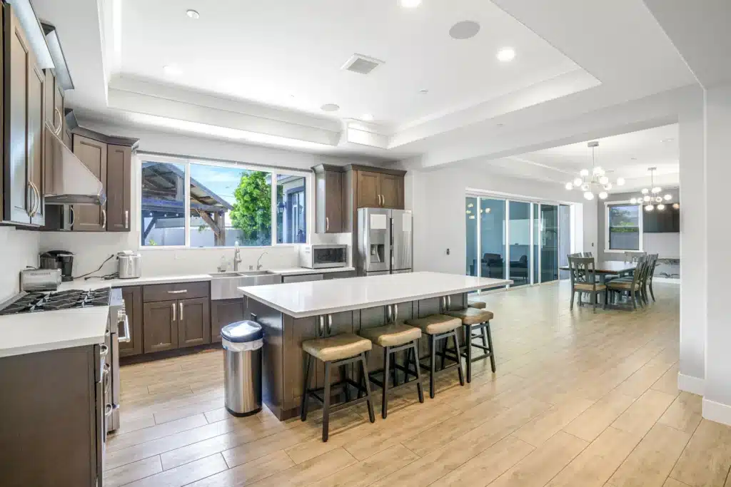 Dining area in California Horizon residential rehab center supporting structured care